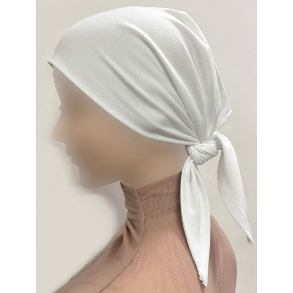 Bonnet with satin lining